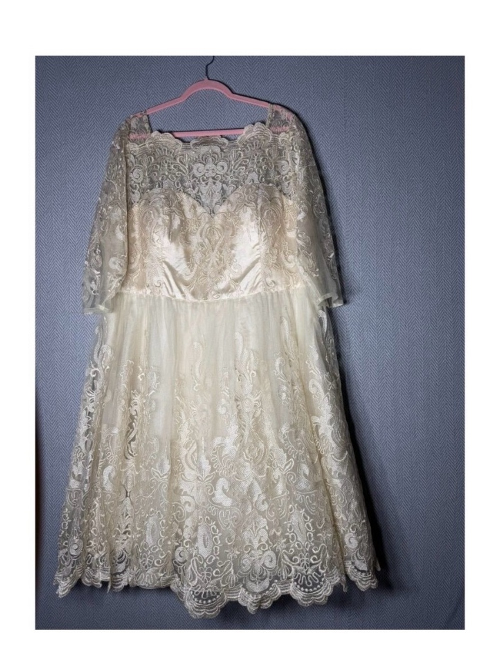 Beautiful knee-length formal wedding gown - vintage style!